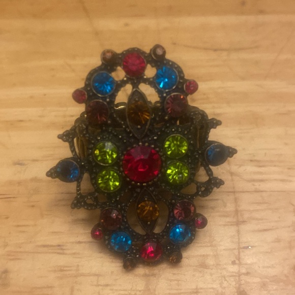 Metal jeweled ring with stretch band. Bronze antique gold color. About size 8 - Picture 4 of 6